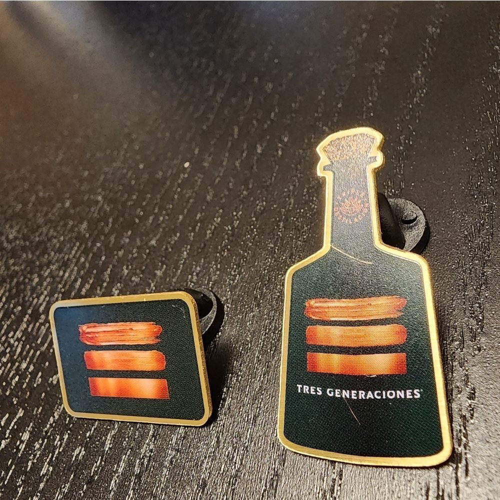 TRES GENERACIONES Lapel Pins